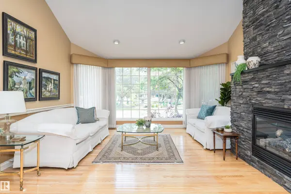 32 WEST POINT WD NW, Edmonton, AB T5T 5N5