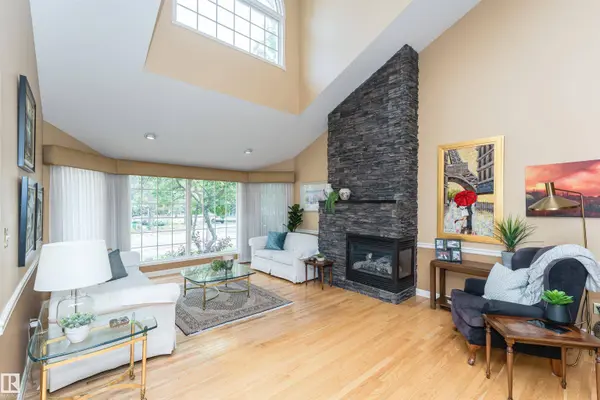 32 WEST POINT WD NW, Edmonton, AB T5T 5N5