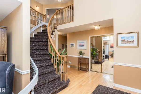 32 WEST POINT WD NW, Edmonton, AB T5T 5N5