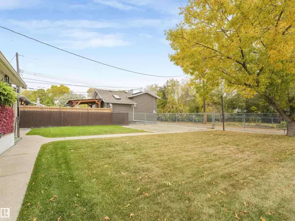 16530 104 AV NW, Edmonton, AB T5P 0S7