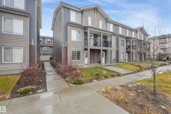 #40 3025 151 AV NW, Edmonton, AB T5Y 3W4