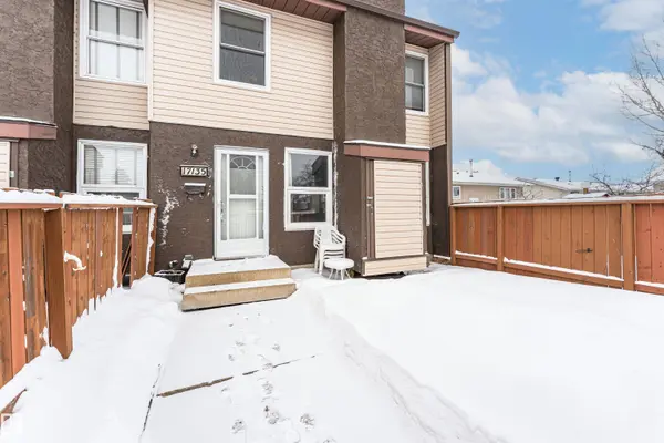 17135 109 ST NW, Edmonton, AB T5X 3E2