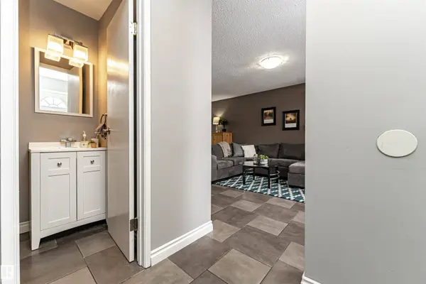 17135 109 ST NW, Edmonton, AB T5X 3E2
