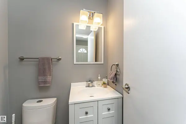 17135 109 ST NW, Edmonton, AB T5X 3E2