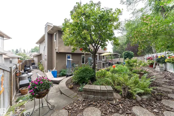 4919 43A AV NW, Edmonton, AB T6L 6J5