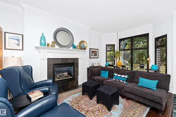 8854 89 ST NW, Edmonton, AB T6C 3K6