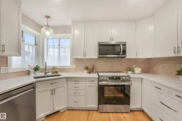 820 115A ST NW, Edmonton, AB T6J 6T9