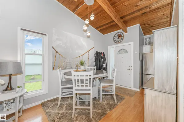 35 NORTHWOODS VG NW, Edmonton, AB T5X 1T2