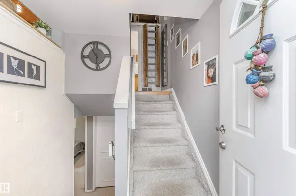 35 NORTHWOODS VG NW, Edmonton, AB T5X 1T2
