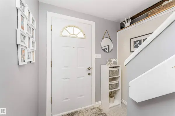 35 NORTHWOODS VG NW, Edmonton, AB T5X 1T2