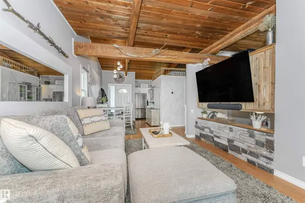 35 NORTHWOODS VG NW, Edmonton, AB T5X 1T2