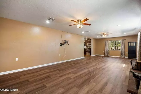 480 S 8TH Street, Show Low, AZ 85901