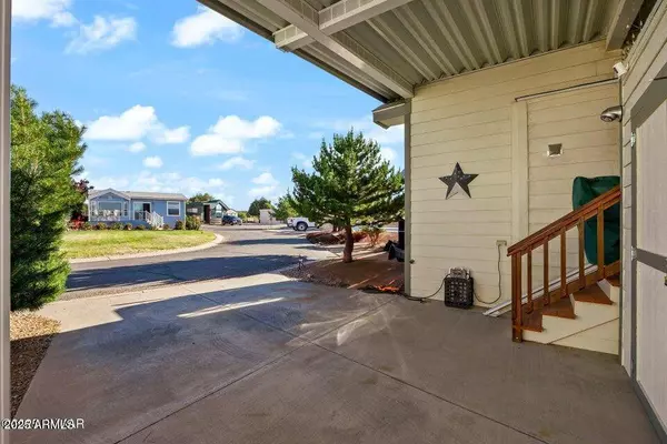 8220 LAKE FRONT Drive, Show Low, AZ 85901