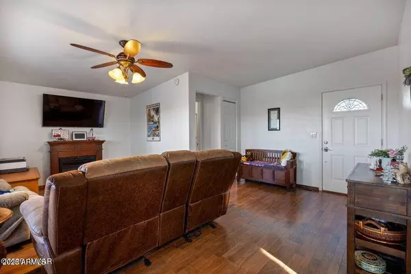 8220 LAKE FRONT Drive, Show Low, AZ 85901