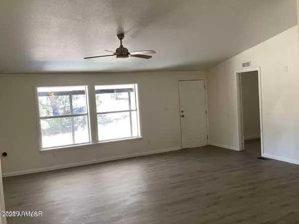 3149 TONTO Drive, Overgaard, AZ 85933