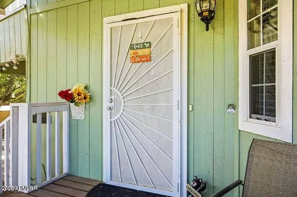 2880 PAINT PONY Lane, Overgaard, AZ 85933