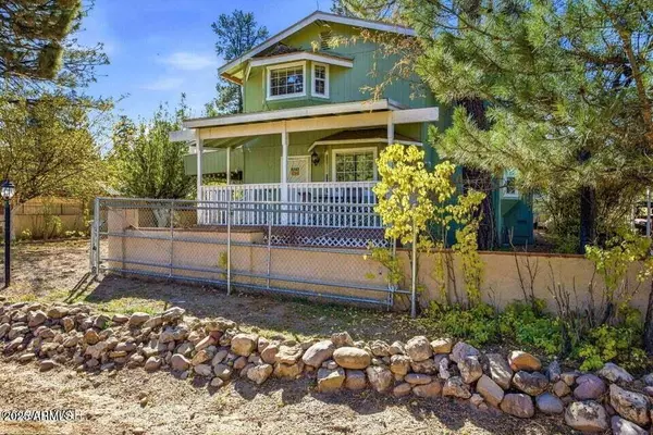 2880 PAINT PONY Lane, Overgaard, AZ 85933