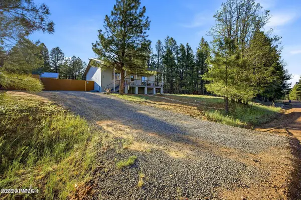 588 RIM Road, Pinedale, AZ 85934