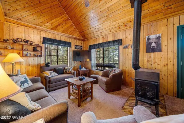 6239 LOGGERS Lane, Show Low, AZ 85901