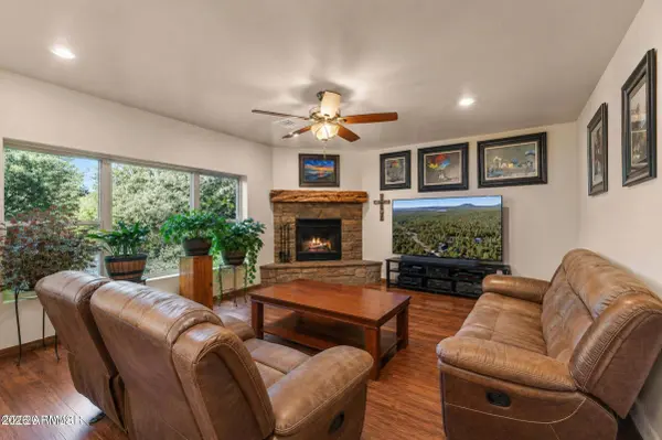 200 W LONG LEAF Drive, Lakeside, AZ 85929