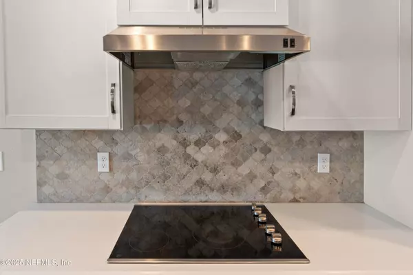 9887 INVENTION LN, Jacksonville, FL 32256