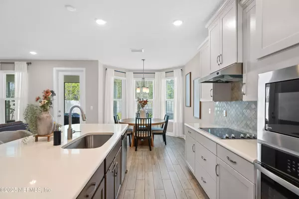 9887 INVENTION LN, Jacksonville, FL 32256