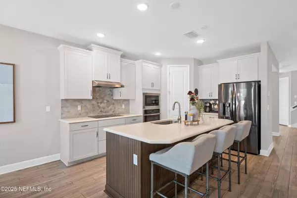 9887 INVENTION LN, Jacksonville, FL 32256