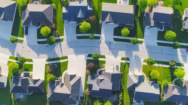 Buying in a Gainesville HOA Neighborhood: Pros, Cons