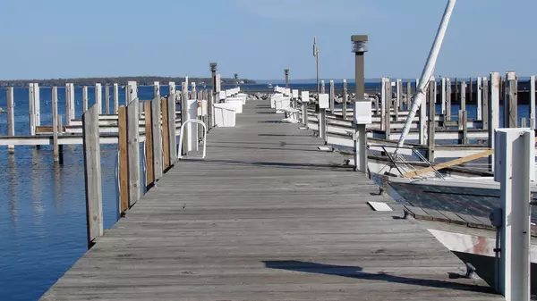 feature image of Dock Permits on Lake Lanier Explained: What Buyers and Sellers Must Know