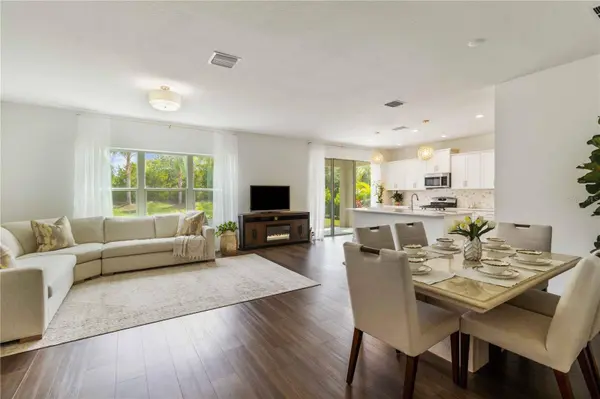 10109 CANAVERAL CIR, Sarasota, FL 34241