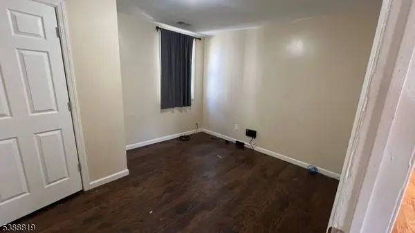 230 Amherst St, East Orange City, NJ 07018