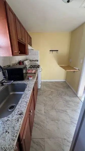 230 Amherst St, East Orange City, NJ 07018