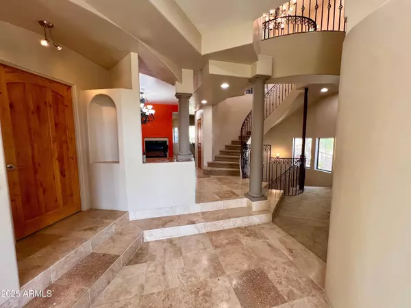 12 E FOOTHILL Drive, Phoenix, AZ 85020