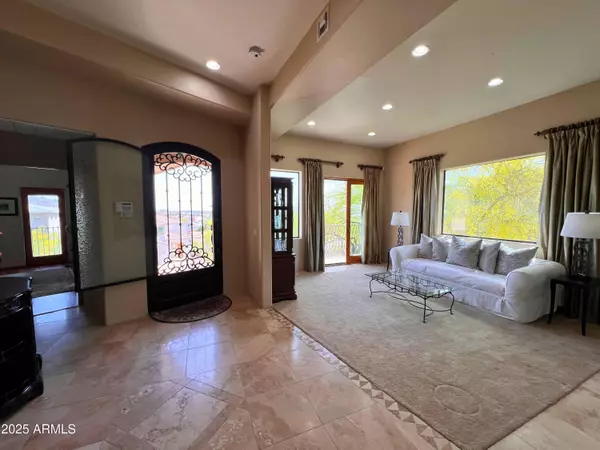 12 E FOOTHILL Drive, Phoenix, AZ 85020