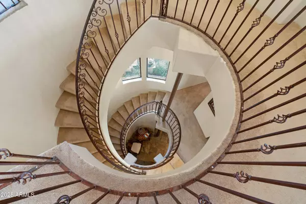 12 E FOOTHILL Drive, Phoenix, AZ 85020