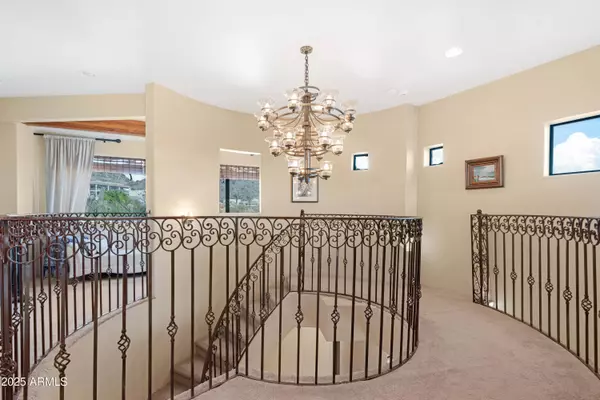 12 E FOOTHILL Drive, Phoenix, AZ 85020