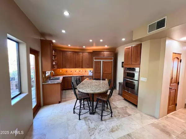 12 E FOOTHILL Drive, Phoenix, AZ 85020