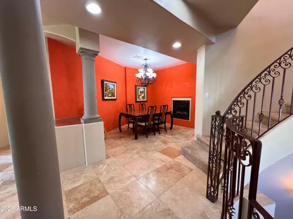 12 E FOOTHILL Drive, Phoenix, AZ 85020