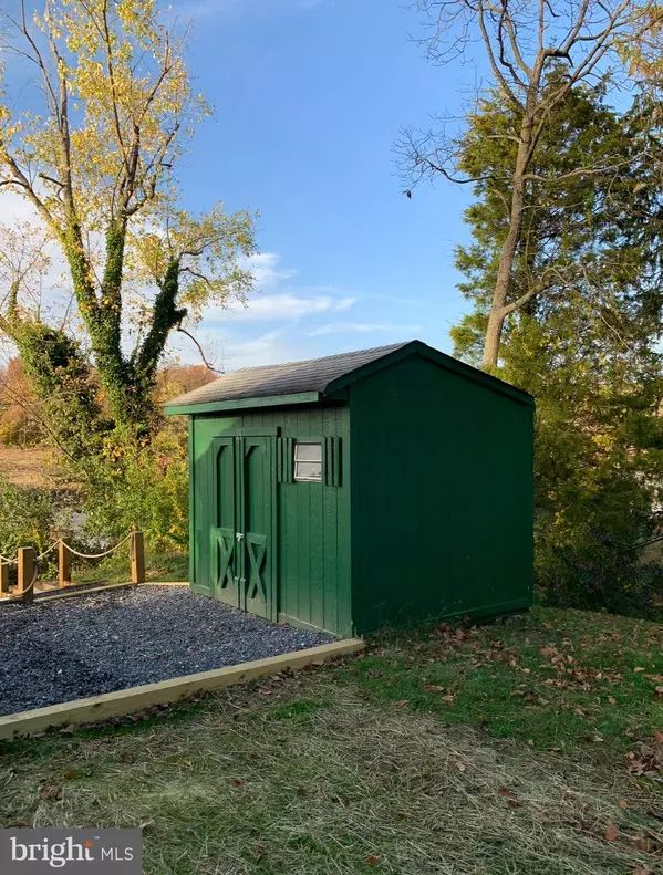 15 HIGGINSVILLE LN, Mount Royal, NJ 08061