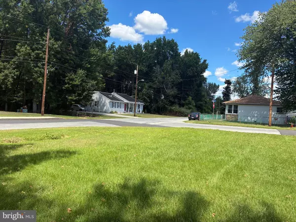 28 FOURTH AVE, Carneys Point, NJ 08069