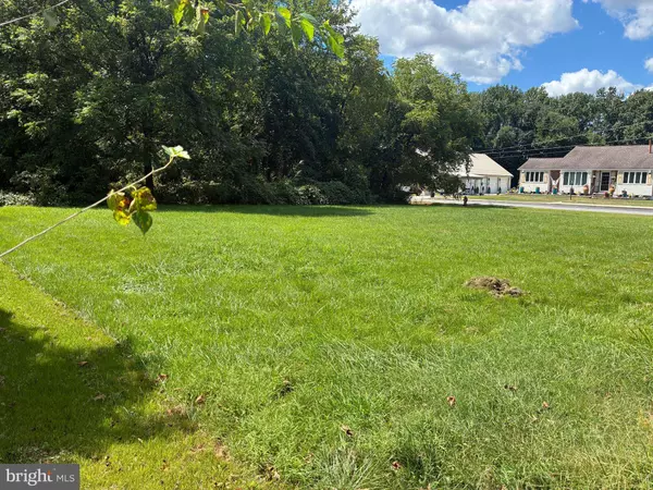 28 FOURTH AVE, Carneys Point, NJ 08069