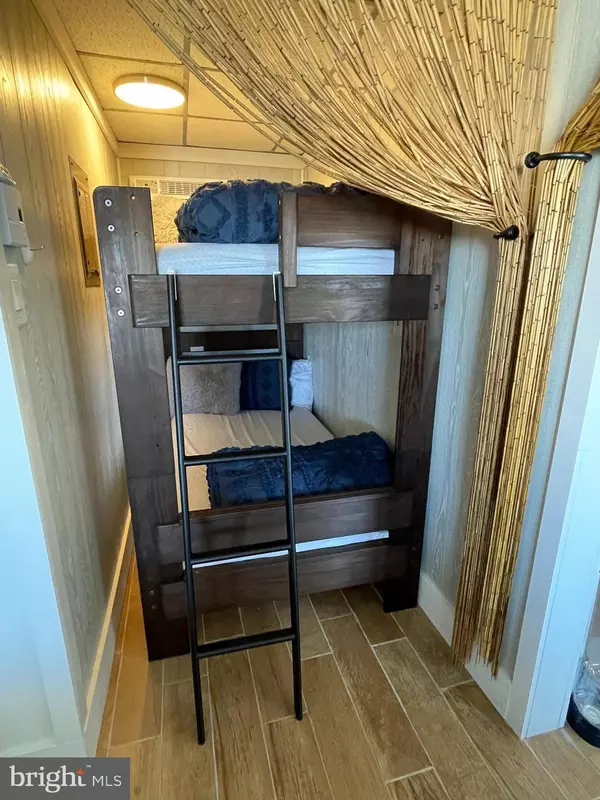 404 E DENVER AVE, Wildwood, NJ 08260