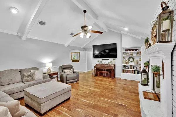 112 Rolling Meadow Lane, Bossier City, LA 71112