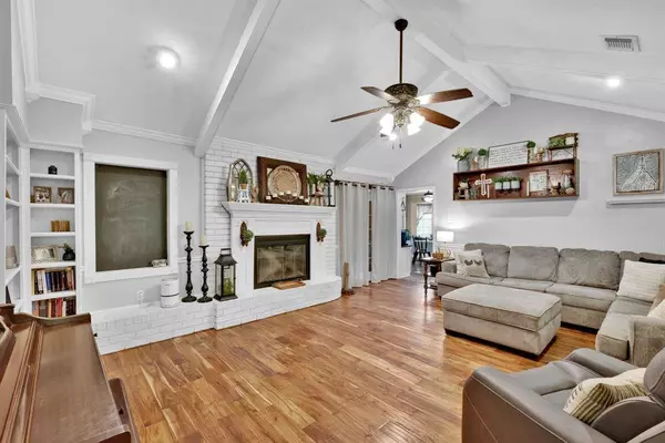 112 Rolling Meadow Lane, Bossier City, LA 71112