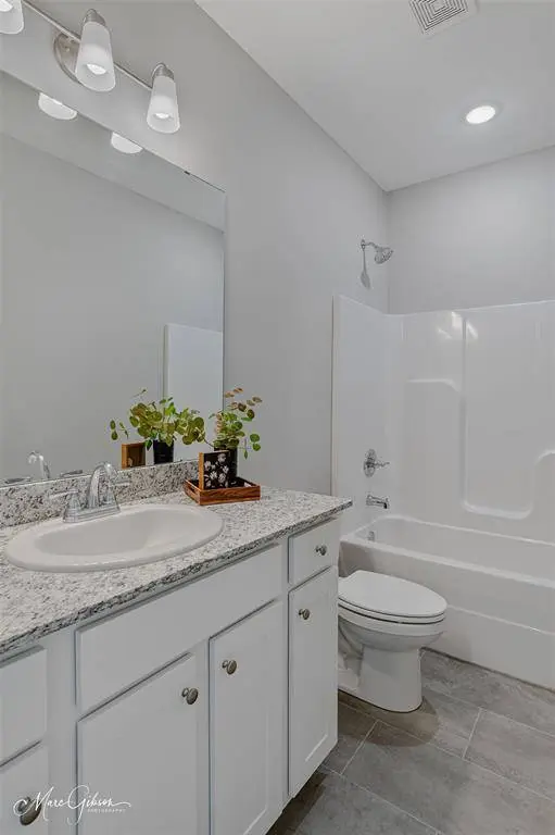 1221 Bayou Bay Court, Frierson, LA 71027