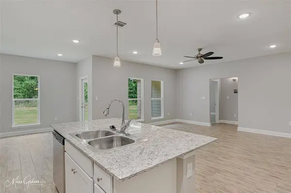 1221 Bayou Bay Court, Frierson, LA 71027