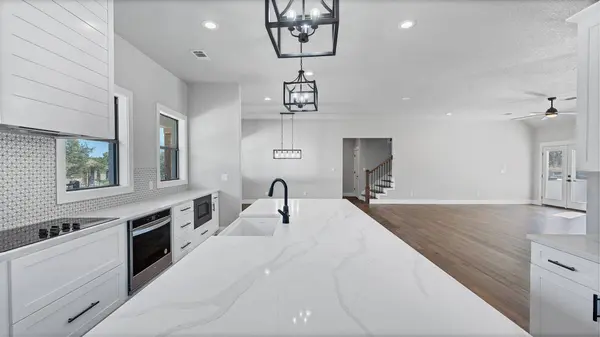 725 Winding VW, New Braunfels, TX 78132