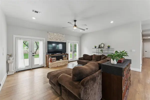 725 Winding VW, New Braunfels, TX 78132
