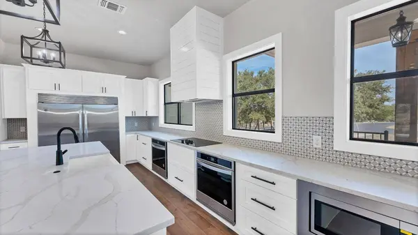 725 Winding VW, New Braunfels, TX 78132