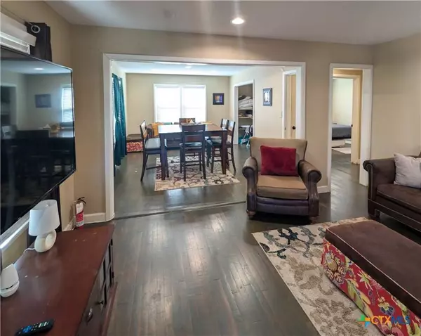 1236 S Academy AVE, New Braunfels, TX 78130